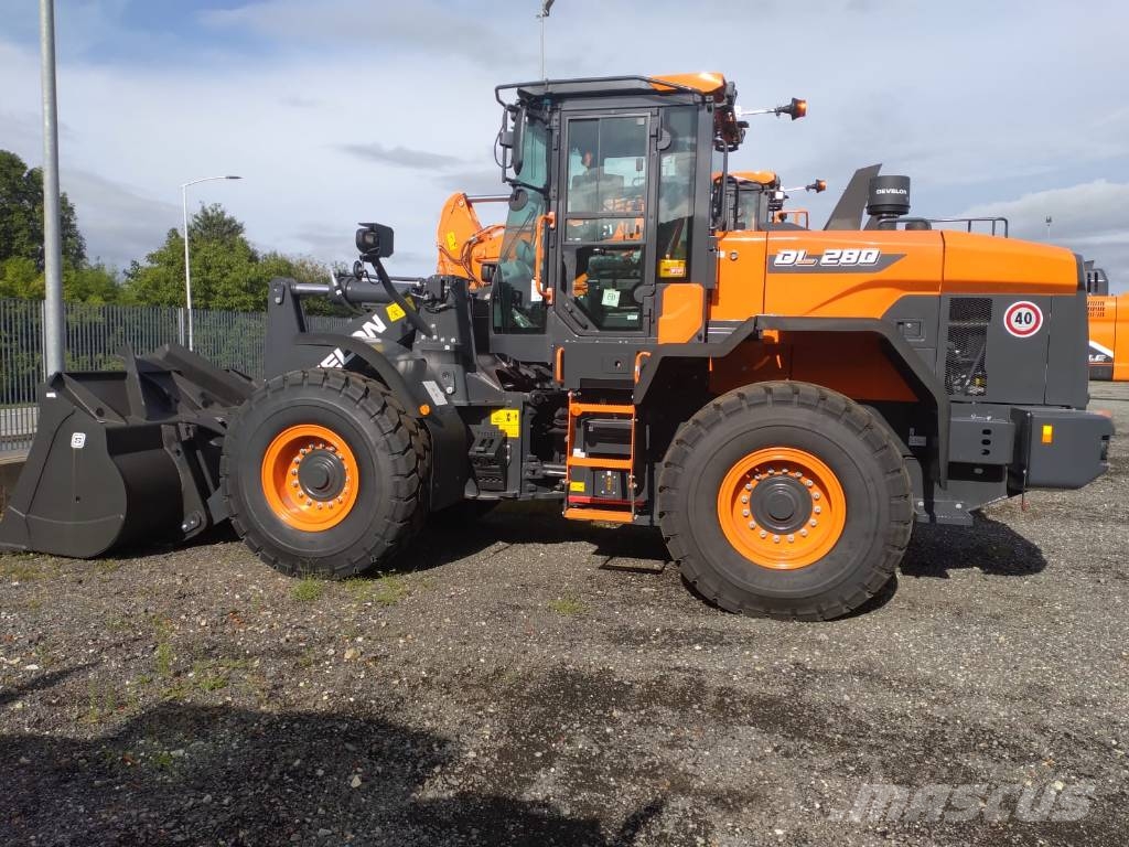 Develon DL 280-7 Iekrāvēji uz riteņiem