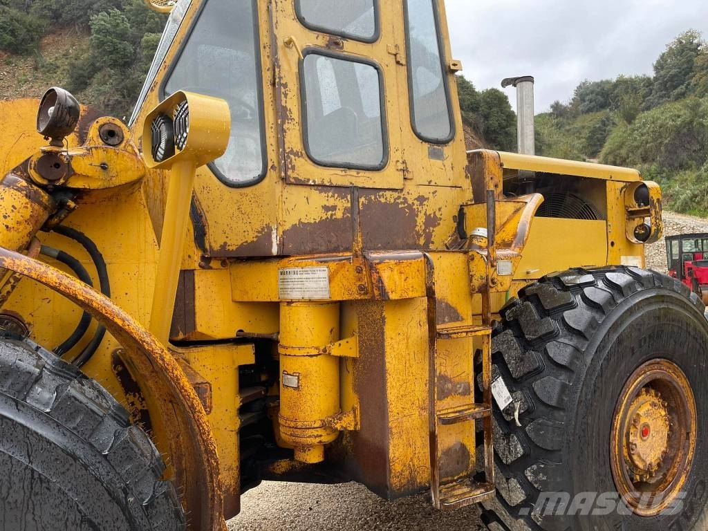 CAT 966C لوادر بعجل
