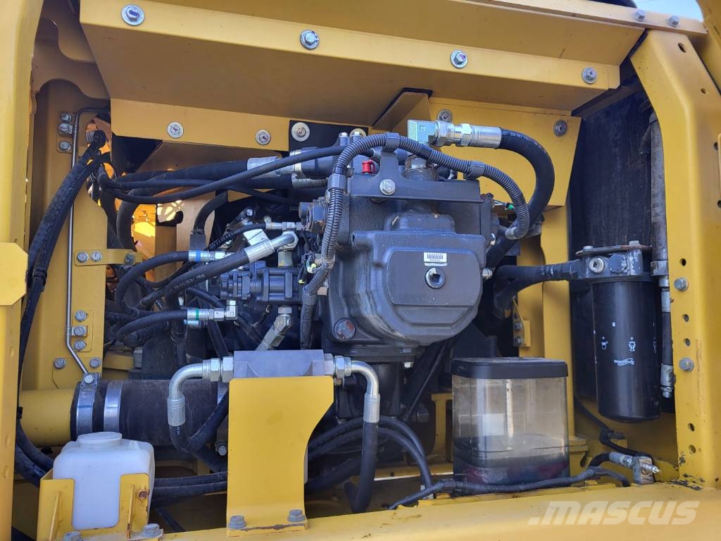 Komatsu HB365LC-3 Excavadoras sobre orugas