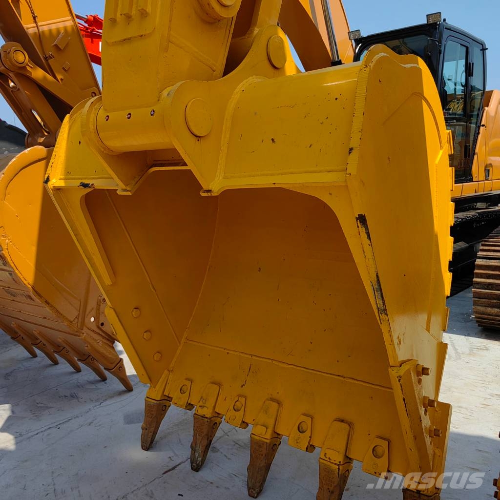 Komatsu PC 360 LC حفارات زحافة