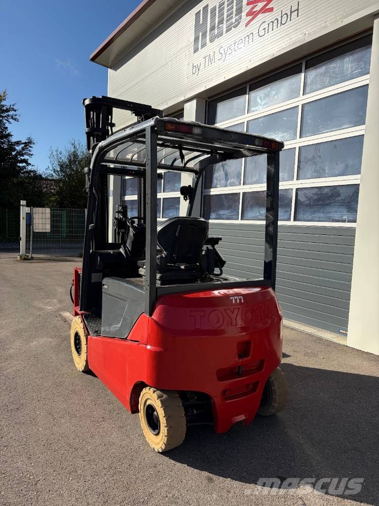 Toyota 8FBMKT25 - 2500kg 6000mm Triplex Elektrostapler Električni viličarji