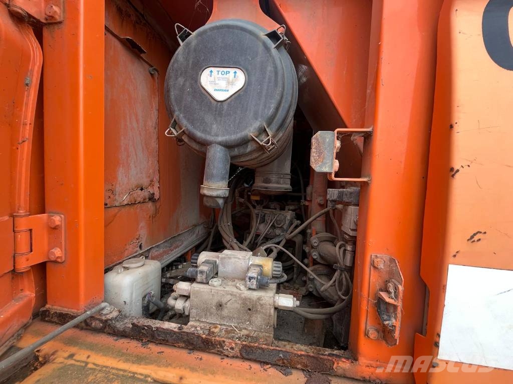 Doosan DX 225 LC Pelle sur chenilles