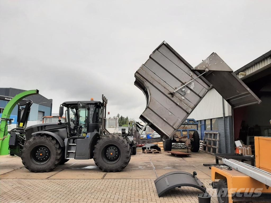 JCB Fastrac 4220 met container Traktorer