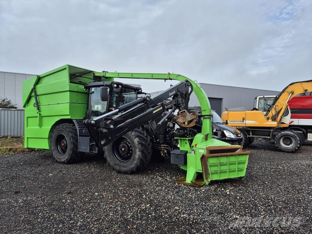 JCB Fastrac 4220 met container Traktorer