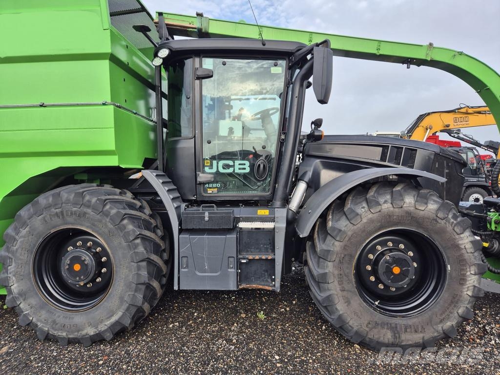 JCB Fastrac 4220 met container Traktorer