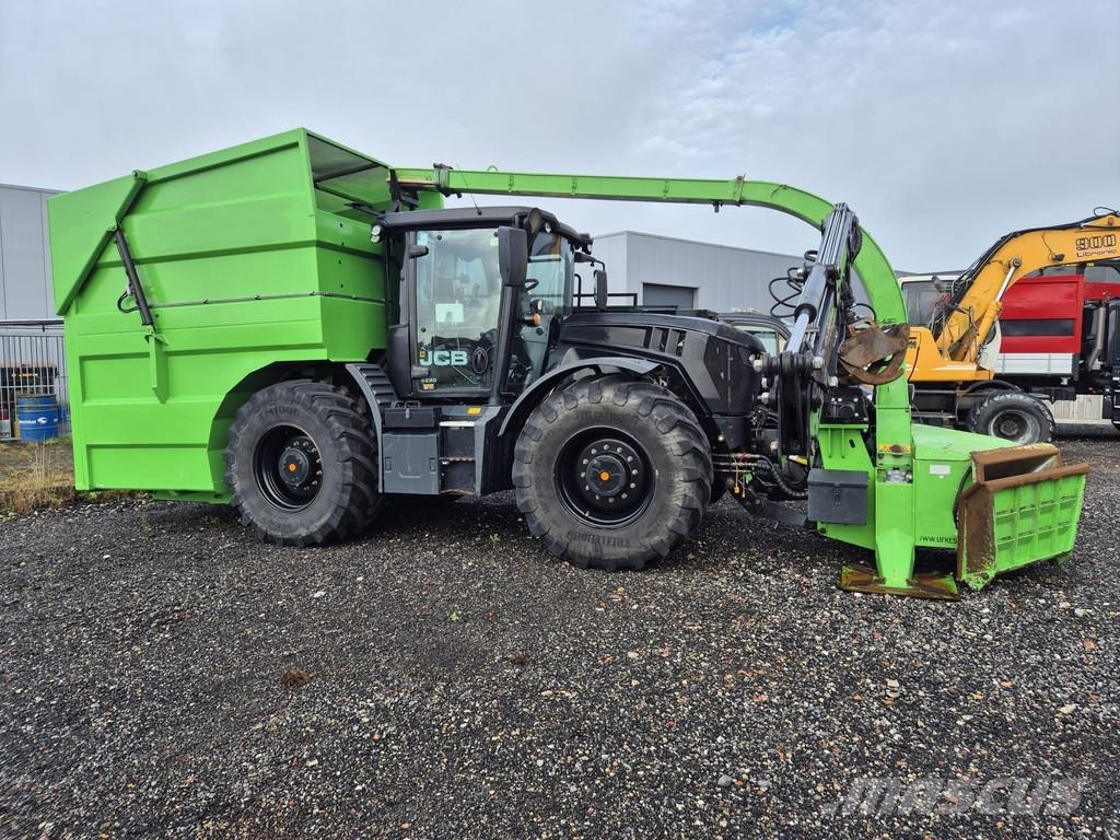 JCB Fastrac 4220 met container Traktorer