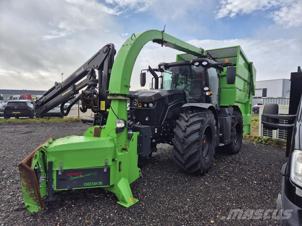 JCB Fastrac 4220 met container Traktorer
