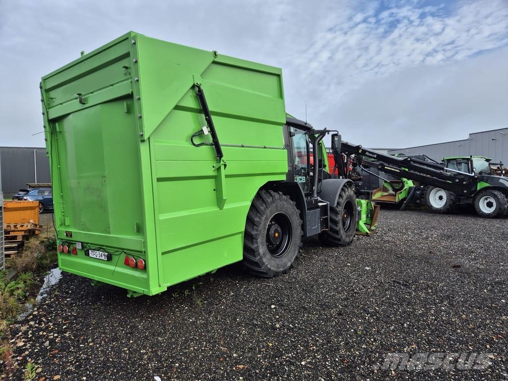 JCB Fastrac 4220 met container Traktorer