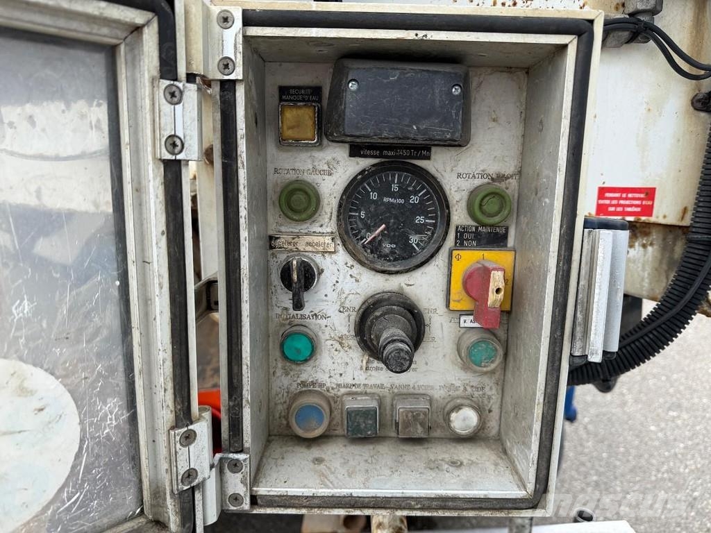 Renault 370 6x4 Vacuum tank 12,000 liters, MANUEL GEARBOX, Kolkenzuigers