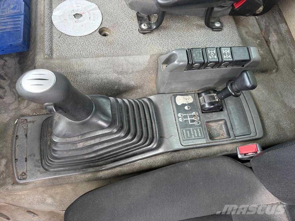 Renault 370 6x4 Vacuum tank 12,000 liters, MANUEL GEARBOX, Kolkenzuigers