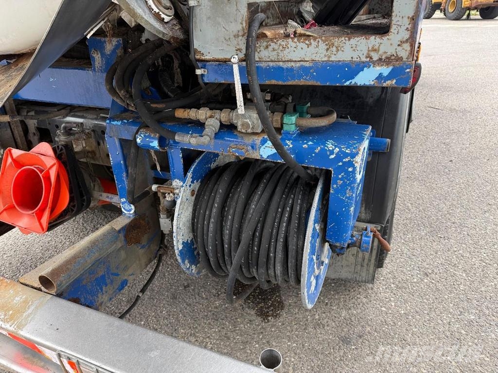 Renault 370 6x4 Vacuum tank 12,000 liters, MANUEL GEARBOX, Kolkenzuigers
