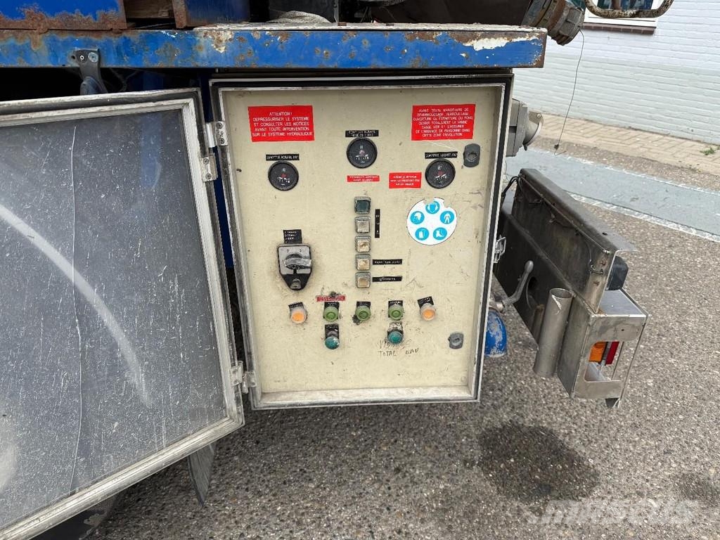 Renault 370 6x4 Vacuum tank 12,000 liters, MANUEL GEARBOX, Kolkenzuigers