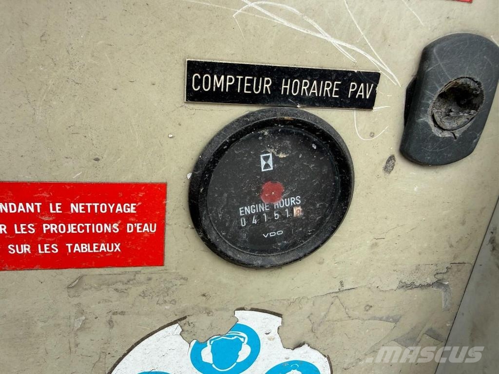 Renault 370 6x4 Vacuum tank 12,000 liters, MANUEL GEARBOX, Kolkenzuigers