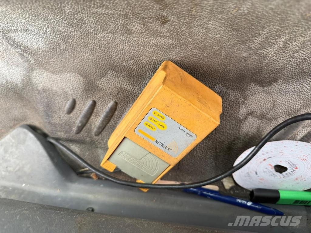 Renault 370 6x4 Vacuum tank 12,000 liters, MANUEL GEARBOX, Kolkenzuigers