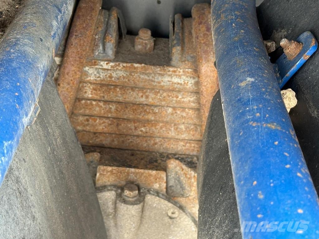 Renault 370 6x4 Vacuum tank 12,000 liters, MANUEL GEARBOX, Kolkenzuigers