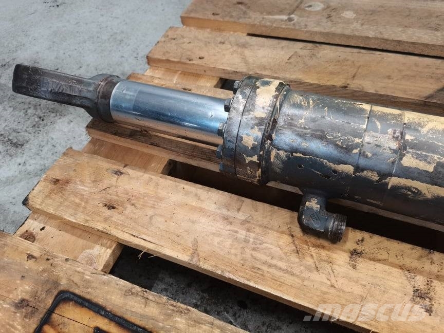 Terex HR 32 {piston arm Стрели и рамена
