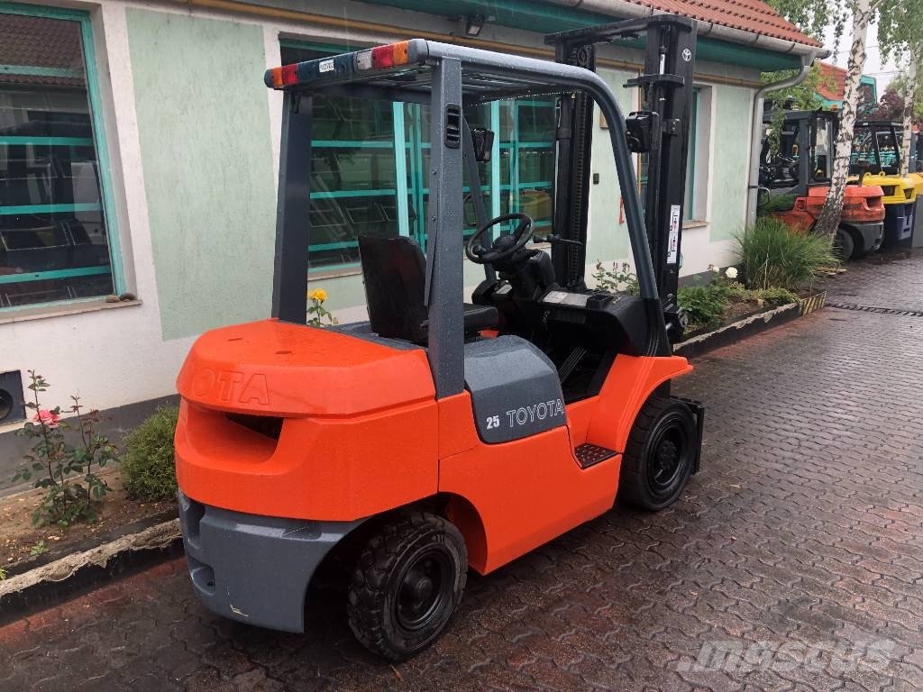 Toyota 7 FG 25 /40/ V-2703 OB Camiones LPG