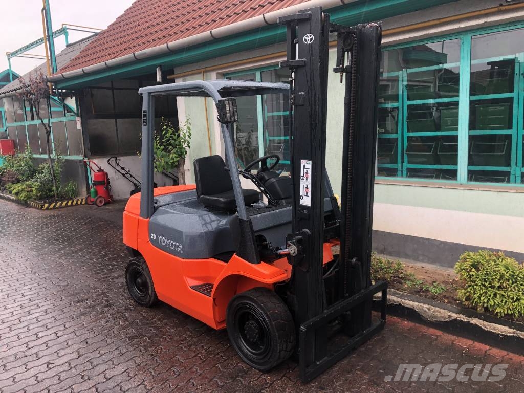 Toyota 7 FG 25 /40/ V-2703 OB Camiones LPG