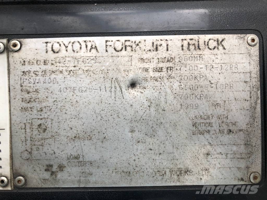 Toyota 7 FG 25 /40/ V-2703 OB Camiones LPG