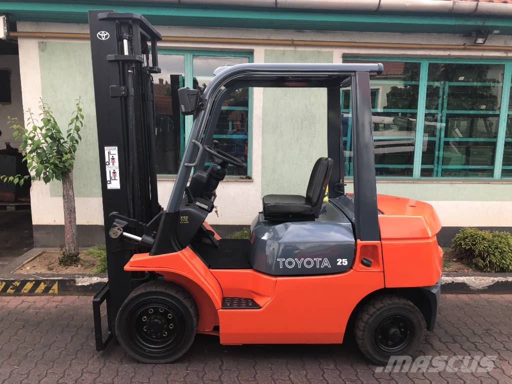 Toyota 7 FG 25 /40/ V-2703 OB Camiones LPG