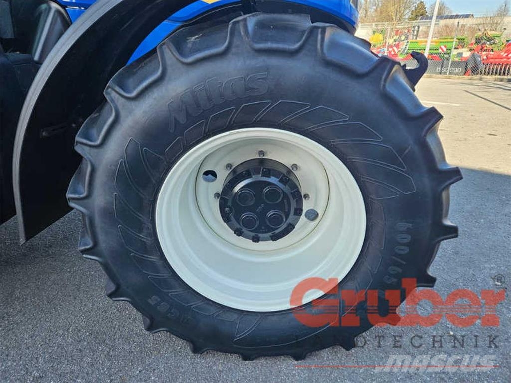 New Holland T7.270 AC トラクター