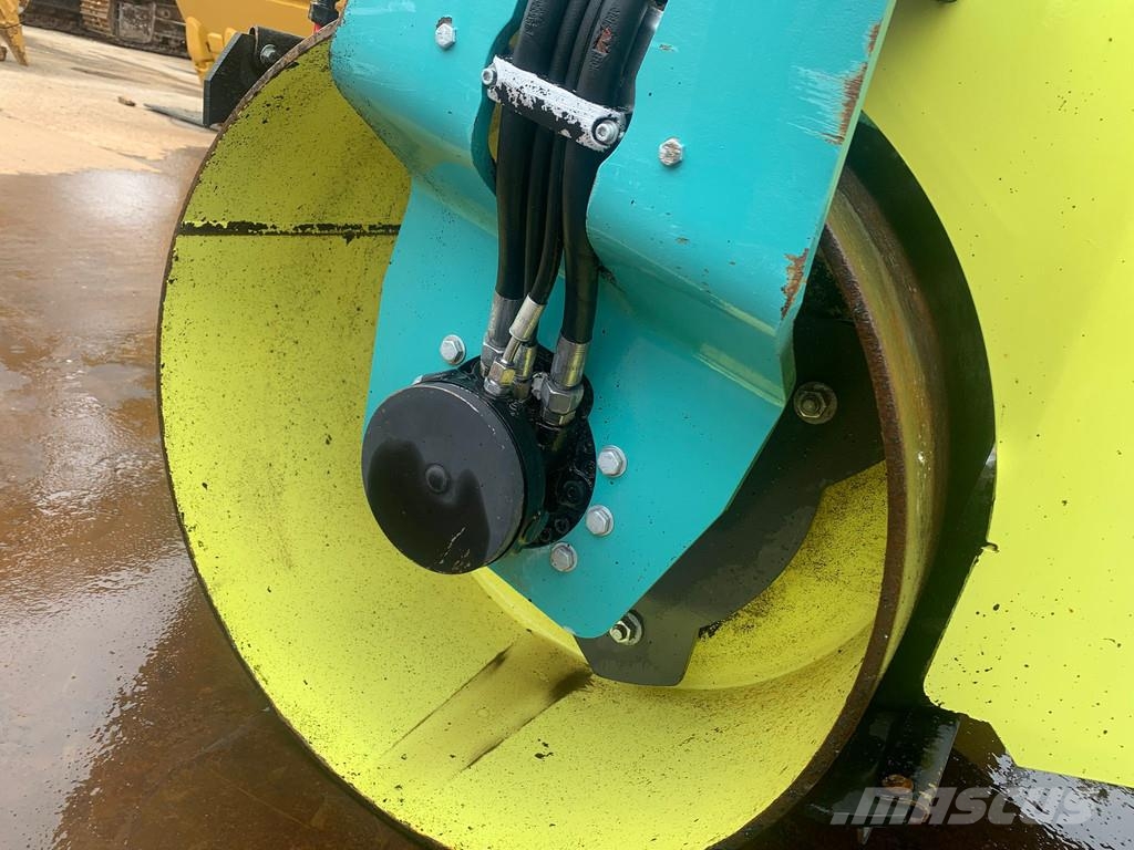 Ammann ARX26K . 複合式滾壓機