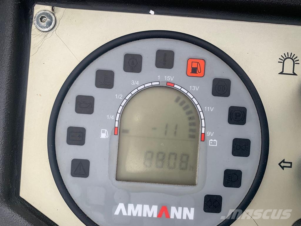 Ammann ARX26K . 複合式滾壓機