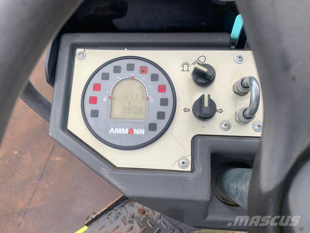 Ammann ARX26K . 複合式滾壓機