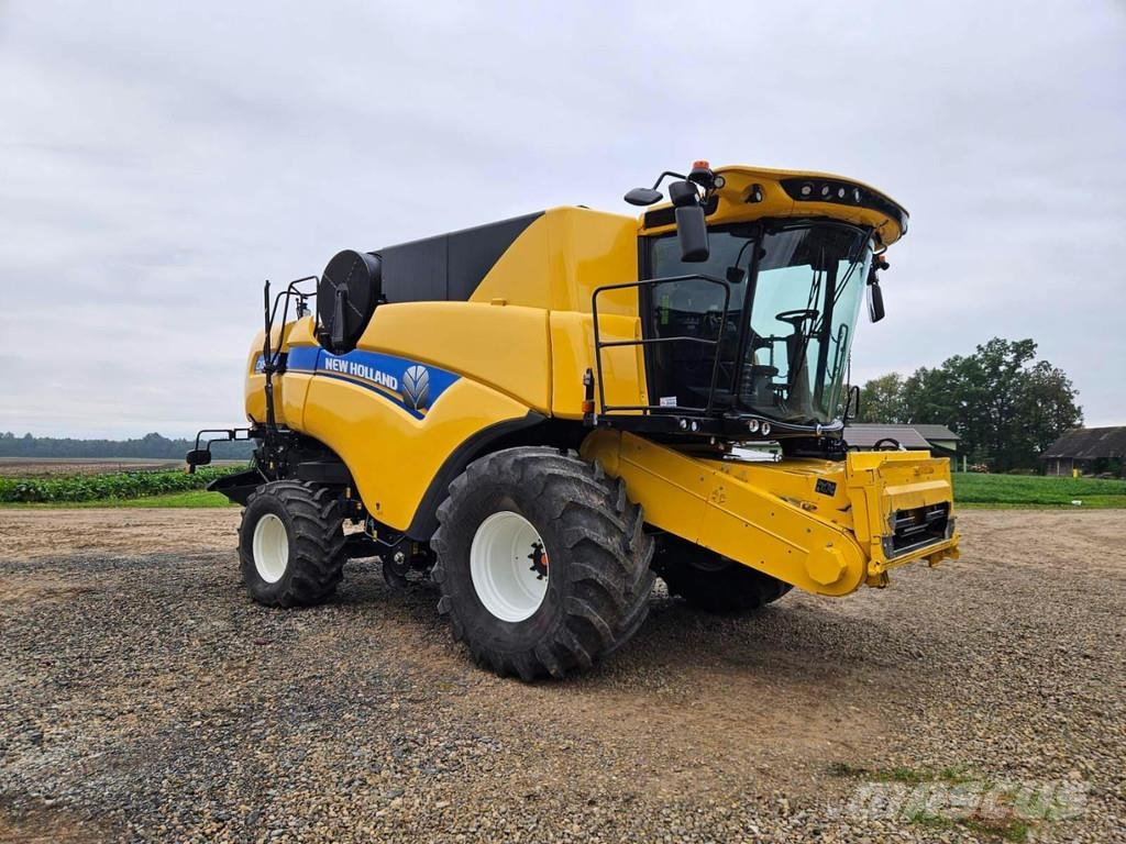 New Holland CX8.90 Combine harvesters