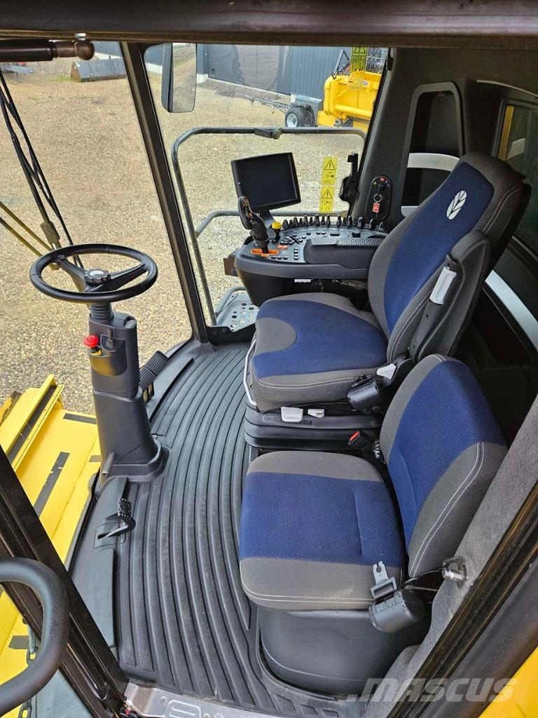 New Holland CX8.90 Combine harvesters