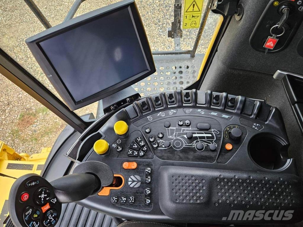 New Holland CX8.90 Combine harvesters