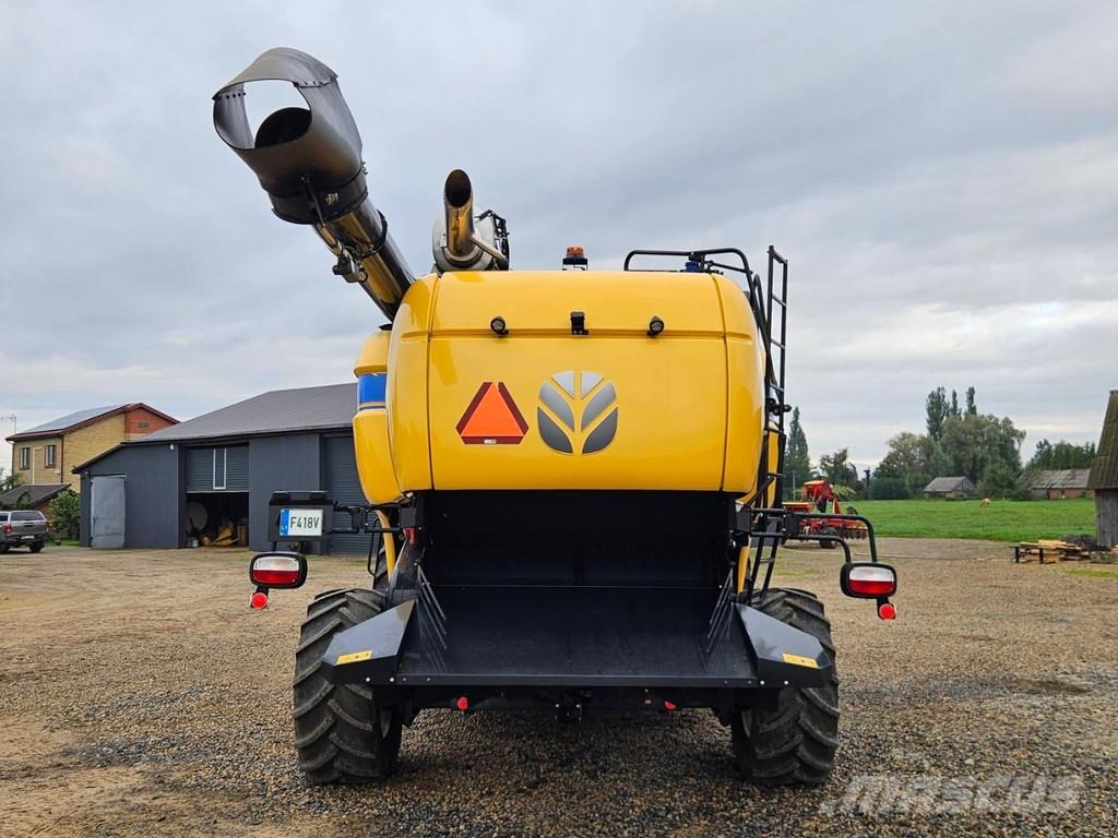 New Holland CX8.90 Combine harvesters