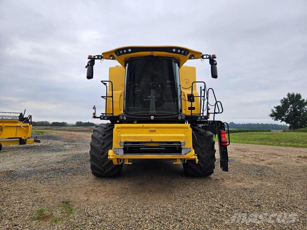 New Holland CX8.90 Combine harvesters