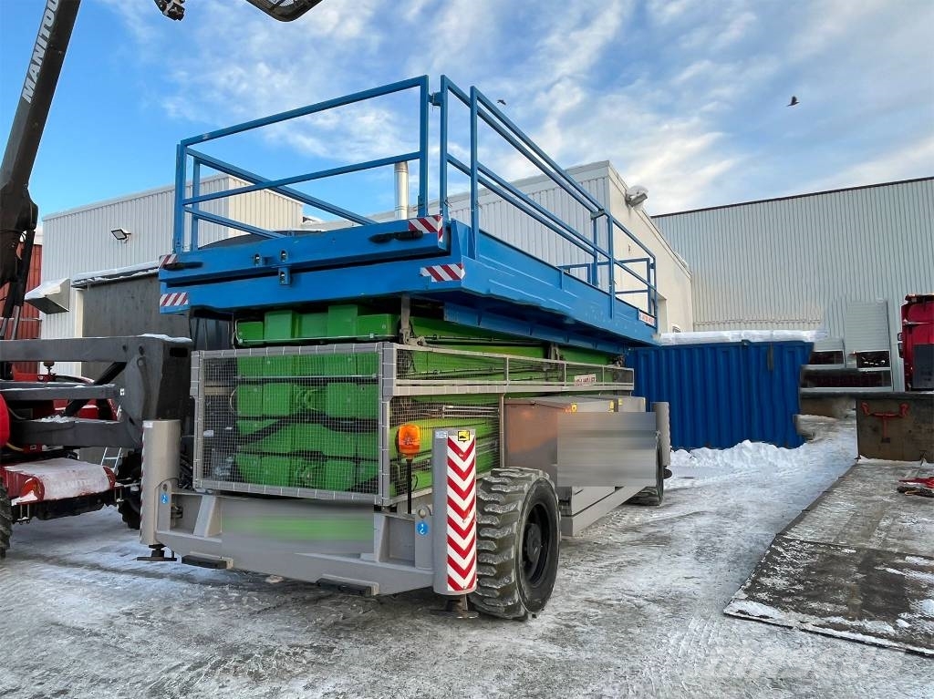Holland Lift HL-340 D30 4WDS/N Nůžková zvedací plošina