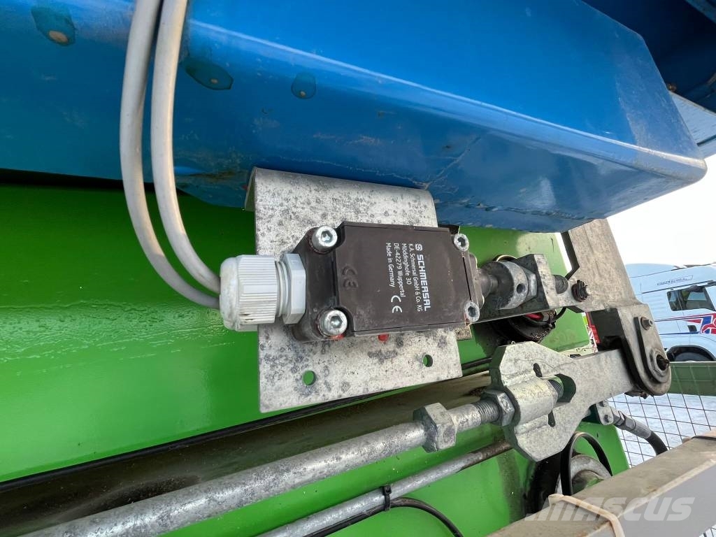 Holland Lift HL-340 D30 4WDS/N Nůžková zvedací plošina