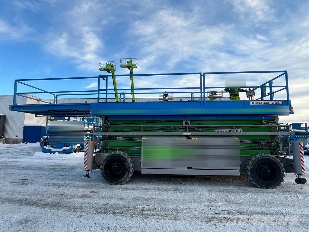Holland Lift HL-340 D30 4WDS/N Nůžková zvedací plošina