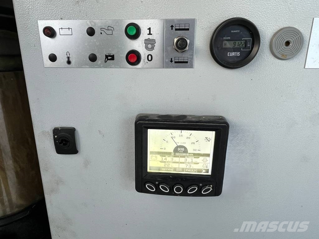Holland Lift HL-340 D30 4WDS/N Nůžková zvedací plošina