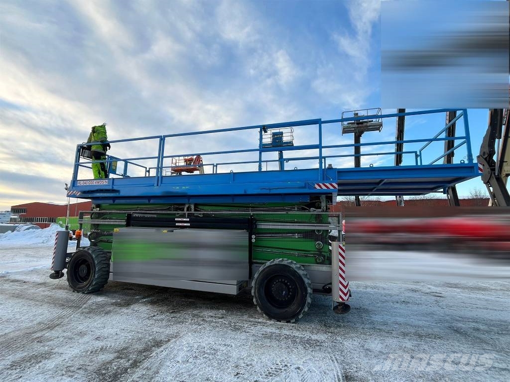Holland Lift HL-340 D30 4WDS/N Nůžková zvedací plošina
