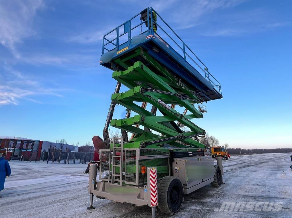 Holland Lift HL-340 D30 4WDS/N Nůžková zvedací plošina