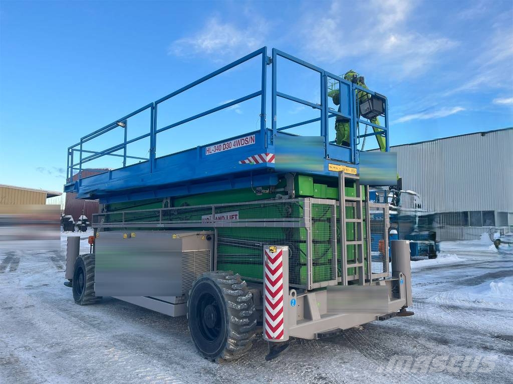 Holland Lift HL-340 D30 4WDS/N Nůžková zvedací plošina