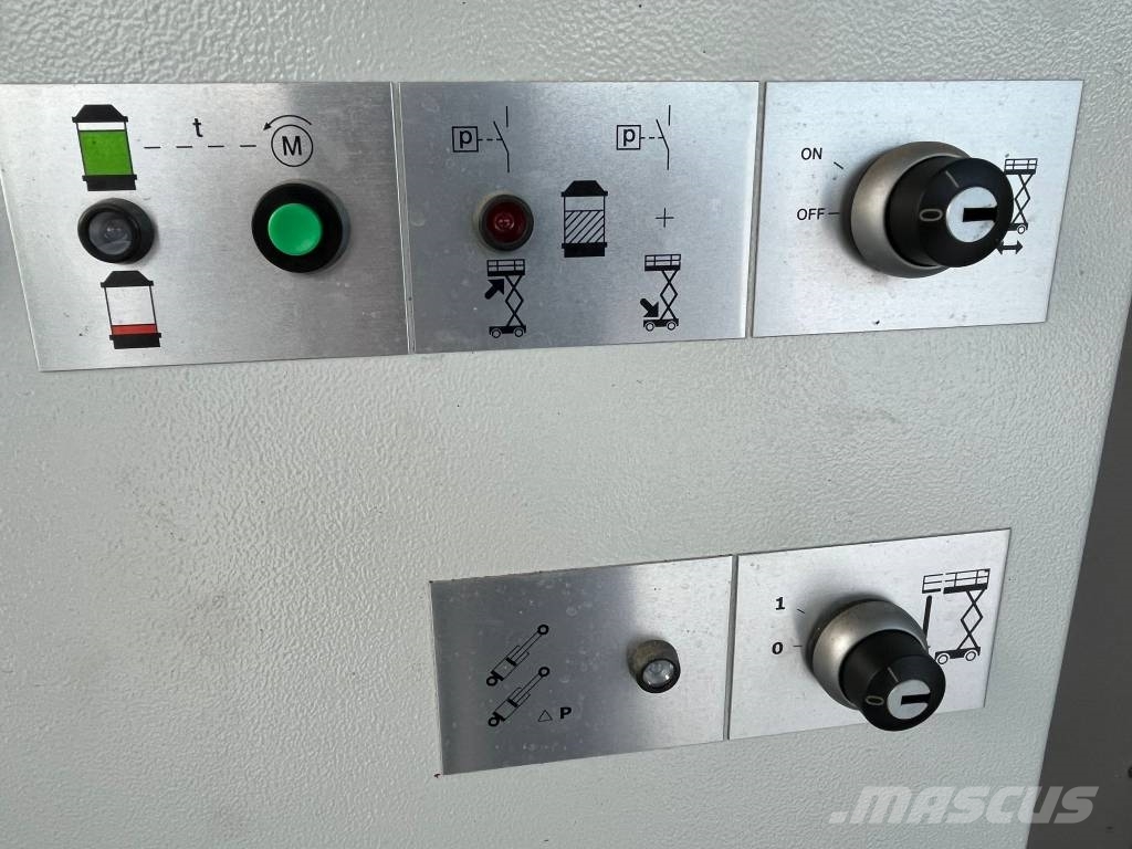 Holland Lift HL-340 D30 4WDS/N Nůžková zvedací plošina