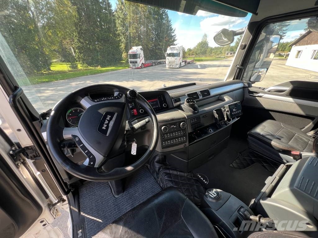 MAN TGX 26.480 6X2*4 II - CARRIER SUPRA 1250 Camiones con caja de remolque