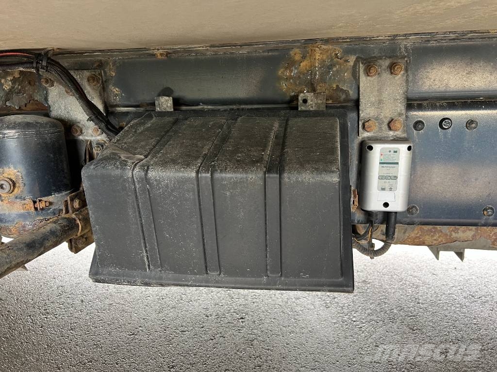 MAN TGX 26.480 6X2*4 II - CARRIER SUPRA 1250 Camiones con caja de remolque