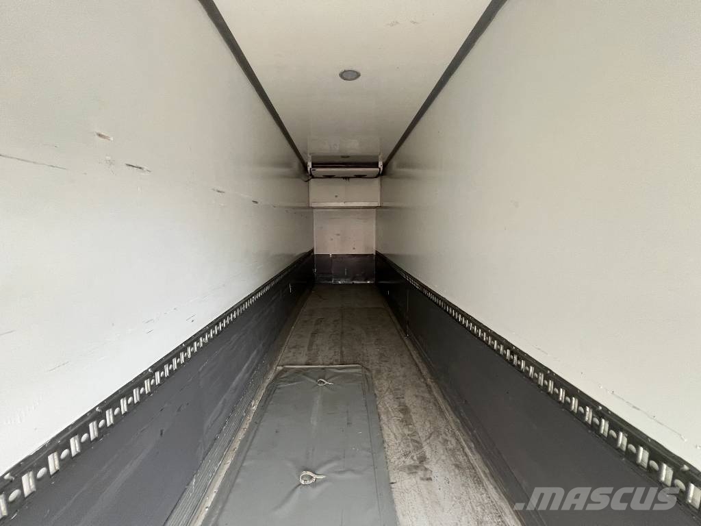 MAN TGX 26.480 6X2*4 II - CARRIER SUPRA 1250 Camiones con caja de remolque