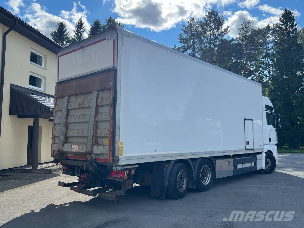 MAN TGX 26.480 6X2*4 II - CARRIER SUPRA 1250 Camiones con caja de remolque