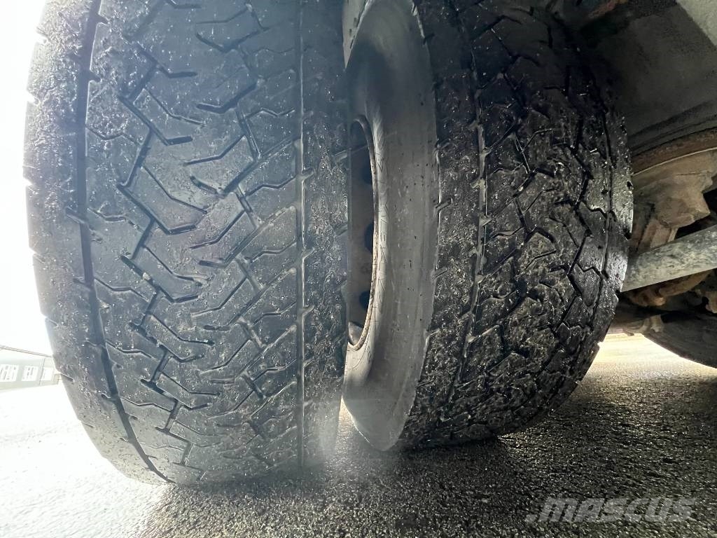 MAN TGX 26.480 6X2*4 II - CARRIER SUPRA 1250 Camiones con caja de remolque