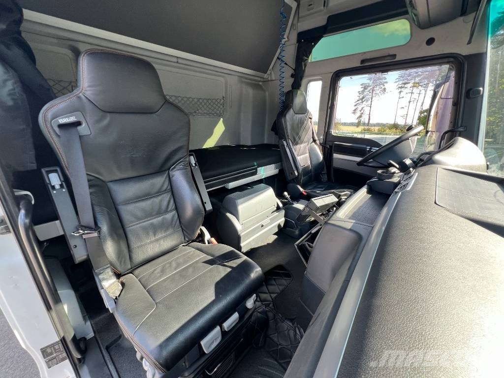 MAN TGX 26.480 6X2*4 II - CARRIER SUPRA 1250 Camiones con caja de remolque