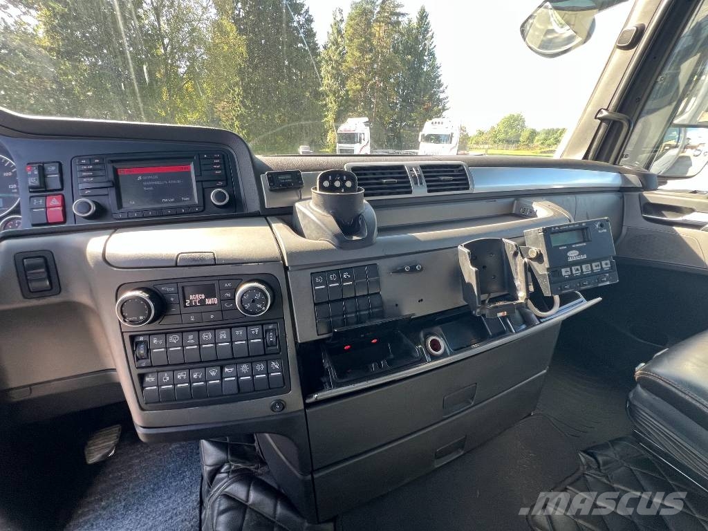 MAN TGX 26.480 6X2*4 II - CARRIER SUPRA 1250 Camiones con caja de remolque