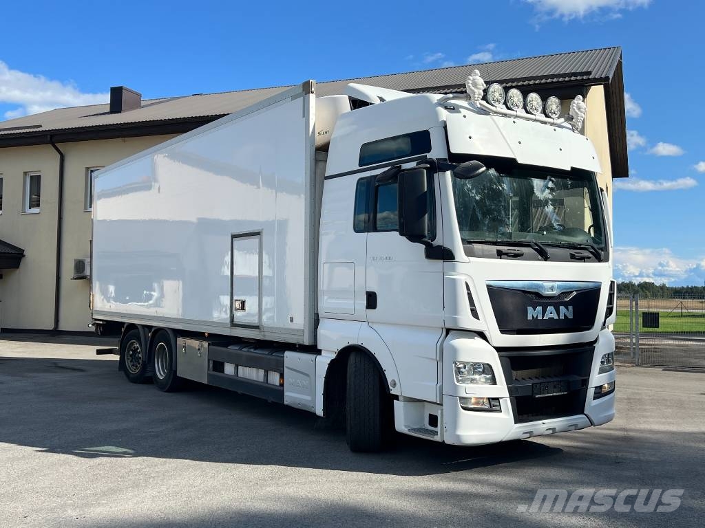 MAN TGX 26.480 6X2*4 II - CARRIER SUPRA 1250 Camiones con caja de remolque