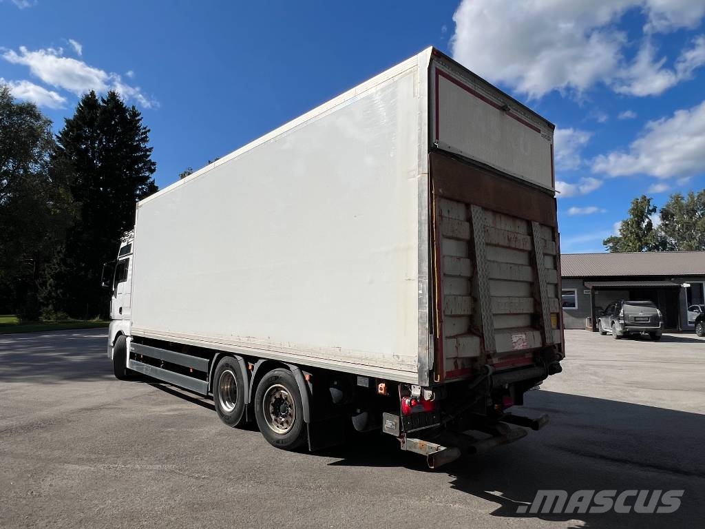 MAN TGX 26.480 6X2*4 II - CARRIER SUPRA 1250 Camiones con caja de remolque